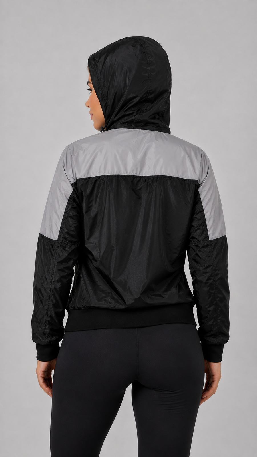 Chaqueta de dama con capucha, vista de espalda