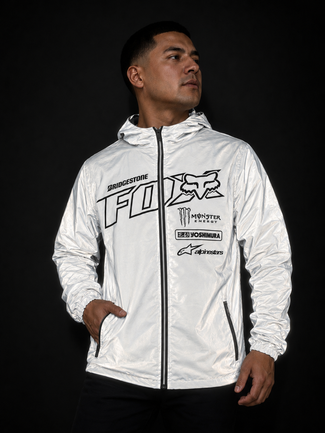 Chaqueta FX Racing brillando con la luz